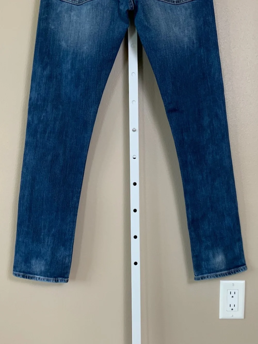 American Eagle Distressed Wash Slim Jeans